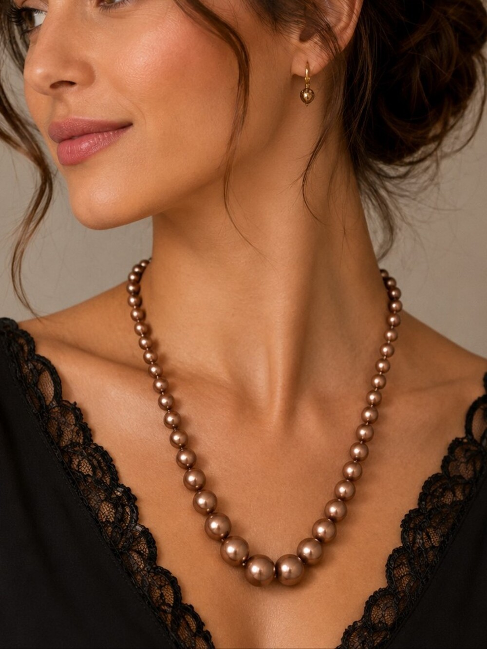 3/$30 Vintage Elegant Tapered Pearlesque Acrylic Beaded Necklace